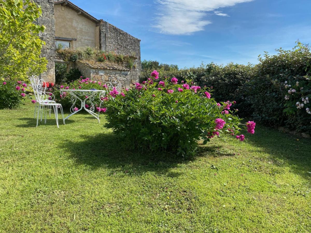 Le Prieure De Saint Pierre Bed & Breakfast Exterior photo